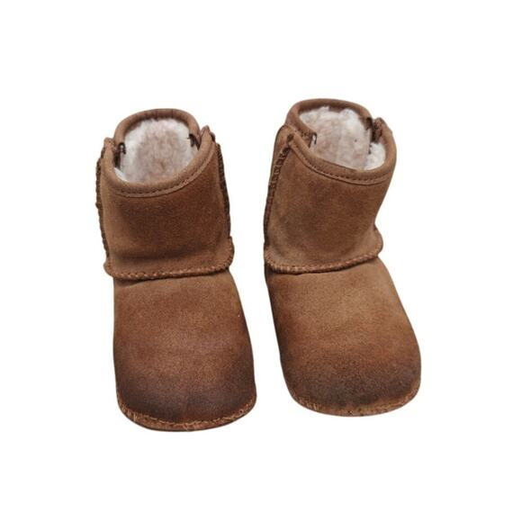 Tan Baby UGG boots sz 4/5 - Picture 2 of 8